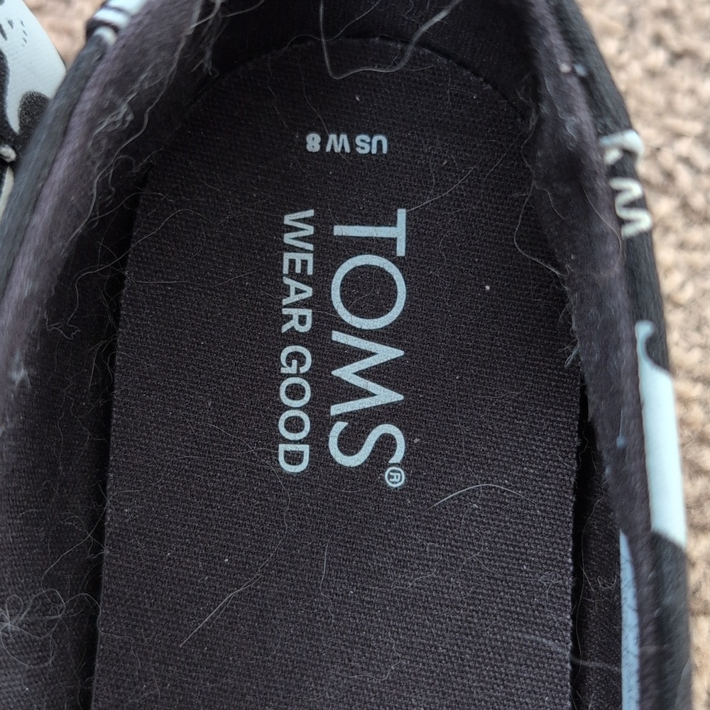 TOMS Women's Black Canvas Slip-Ons with Light Gray & Cream Ghost Print, Sz 8 - Picture 2 of 5